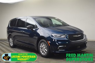 New 2025 Chrysler Pacifica Select image 1