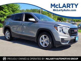 Used 2024 GMC Terrain SLE image 1