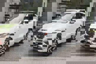 Used 2025 Jaguar F-PACE R-Dynamic S image 1