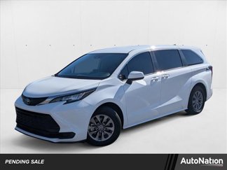 Used 2023 Toyota Sienna LE image 1