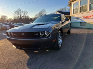 Used 2015 Dodge Challenger SXT image 1