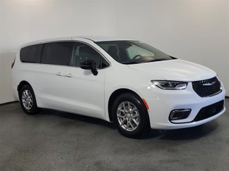 New 2025 Chrysler Pacifica Select image 1