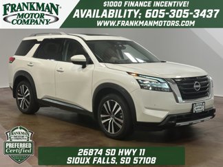Used 2024 Nissan Pathfinder Platinum image 1