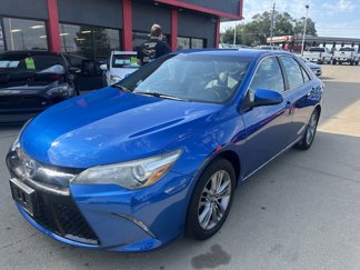 Used 2017 Toyota Camry SE image 1