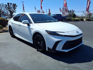 Used 2025 Toyota Camry SE w/ Convenience Package image 1