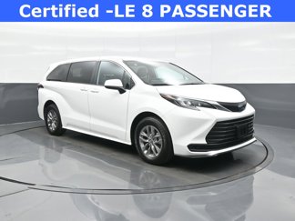 Certified 2025 Toyota Sienna LE image 1