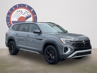 New 2025 Volkswagen Atlas Peak Edition SE image 1