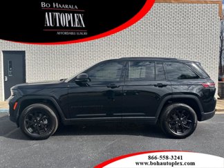Used 2024 Jeep Grand Cherokee Altitude image 1