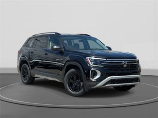 New 2025 Volkswagen Atlas Peak Edition SE image 1