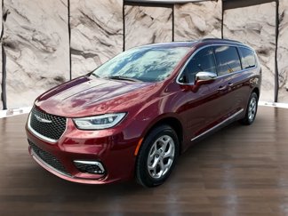 Used 2022 Chrysler Pacifica Limited w/ Uconnect Theater Family Group image 1