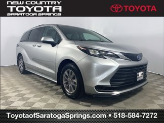 Used 2024 Toyota Sienna LE image 1