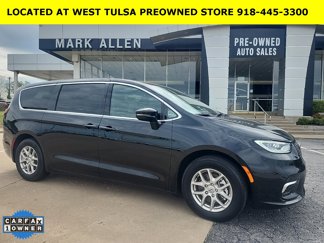 Used 2025 Chrysler Pacifica Select image 1