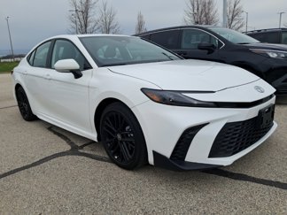 Used 2025 Toyota Camry SE image 1