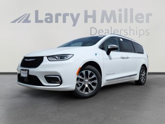 New 2025 Chrysler Pacifica Pinnacle image 1