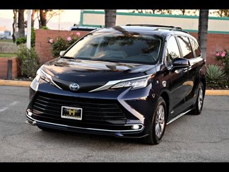Used 2021 Toyota Sienna XLE image 1