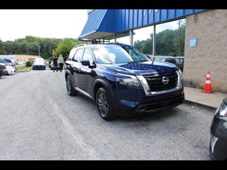 Used 2023 Nissan Pathfinder SV image 1