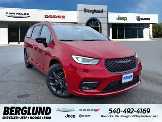 New 2026 Chrysler Pacifica Limited image 1
