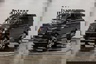 Used 2023 Lincoln Navigator L Reserve image 1