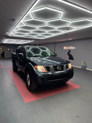 Used 2018 Nissan Frontier SV image 1