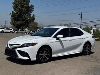 Used 2021 Toyota Camry SE image 1