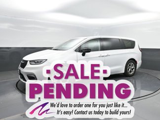 Used 2024 Chrysler Pacifica Limited w/ Trailer Tow Group image 1