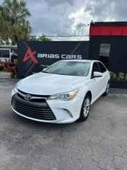 Used 2015 Toyota Camry LE image 1