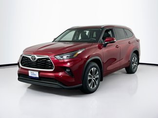 Used 2022 Toyota Highlander XLE image 1