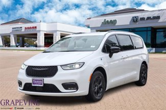 New 2025 Chrysler Pacifica Select image 1