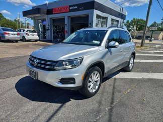 Used 2015 Volkswagen Tiguan SE image 1
