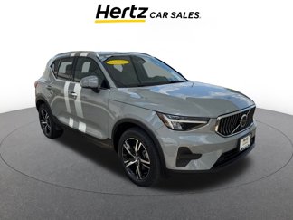 Used 2024 Volvo XC40 B5 Core image 1
