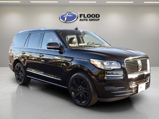 Used 2023 Lincoln Navigator Reserve image 1