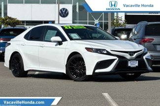 Used 2022 Toyota Camry SE image 1
