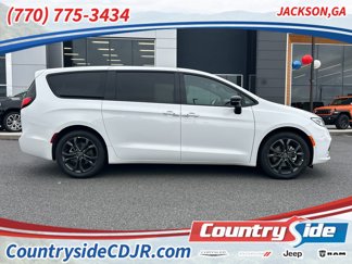 New 2026 Chrysler Pacifica Select image 1