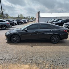 Used 2022 Hyundai Elantra SEL image 1