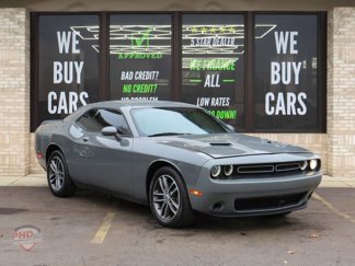 Used 2019 Dodge Challenger SXT image 1
