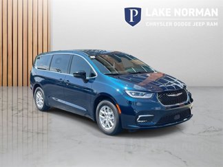New 2025 Chrysler Pacifica Select image 1