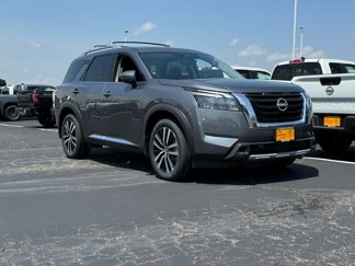 New 2025 Nissan Pathfinder Platinum image 1