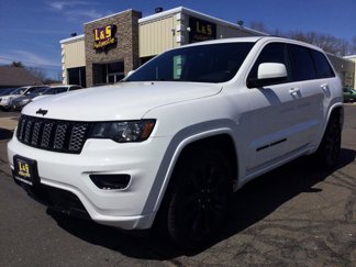Used 2017 Jeep Grand Cherokee Altitude image 1