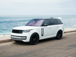 Used 2023 Land Rover Range Rover SE image 1