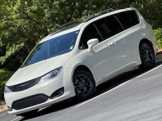 Used 2020 Chrysler Pacifica Touring-L Plus w/ S Appearance Package image 1