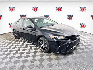 Certified 2023 Toyota Camry SE image 1