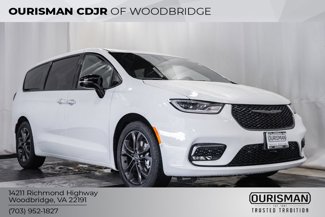New 2026 Chrysler Pacifica Select image 1