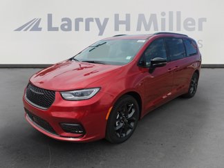 New 2026 Chrysler Pacifica Limited image 1