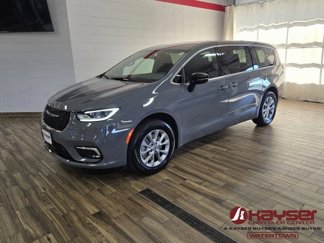 New 2025 Chrysler Pacifica Select image 1
