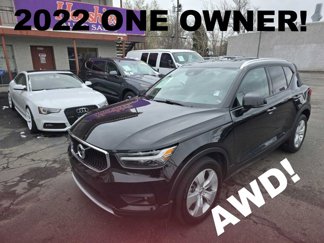 Used 2022 Volvo XC40 T5 Momentum image 1