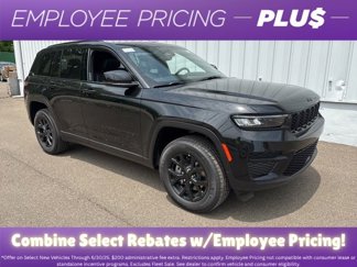 New 2025 Jeep Grand Cherokee Laredo image 1