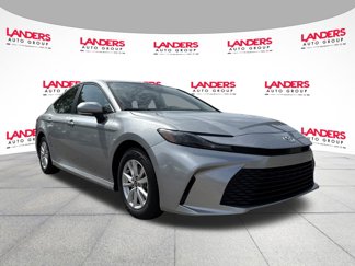 Used 2025 Toyota Camry LE image 1