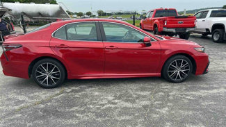 Used 2022 Toyota Camry SE image 1