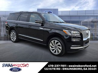 Used 2023 Lincoln Navigator Reserve image 1