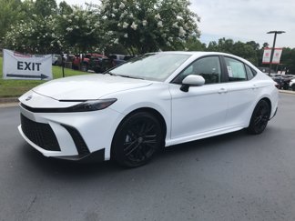 Certified 2025 Toyota Camry SE image 1